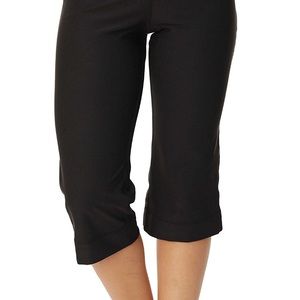 💙 NWT! Nike Dri-Fit Capris